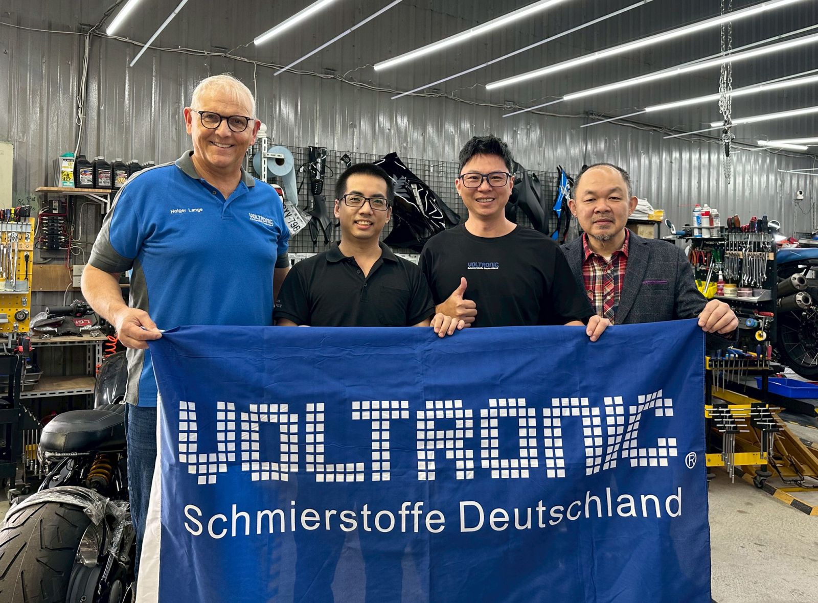 VOLTRONIC 執行長 Hadi Agustinus 先生與台灣總代理合影